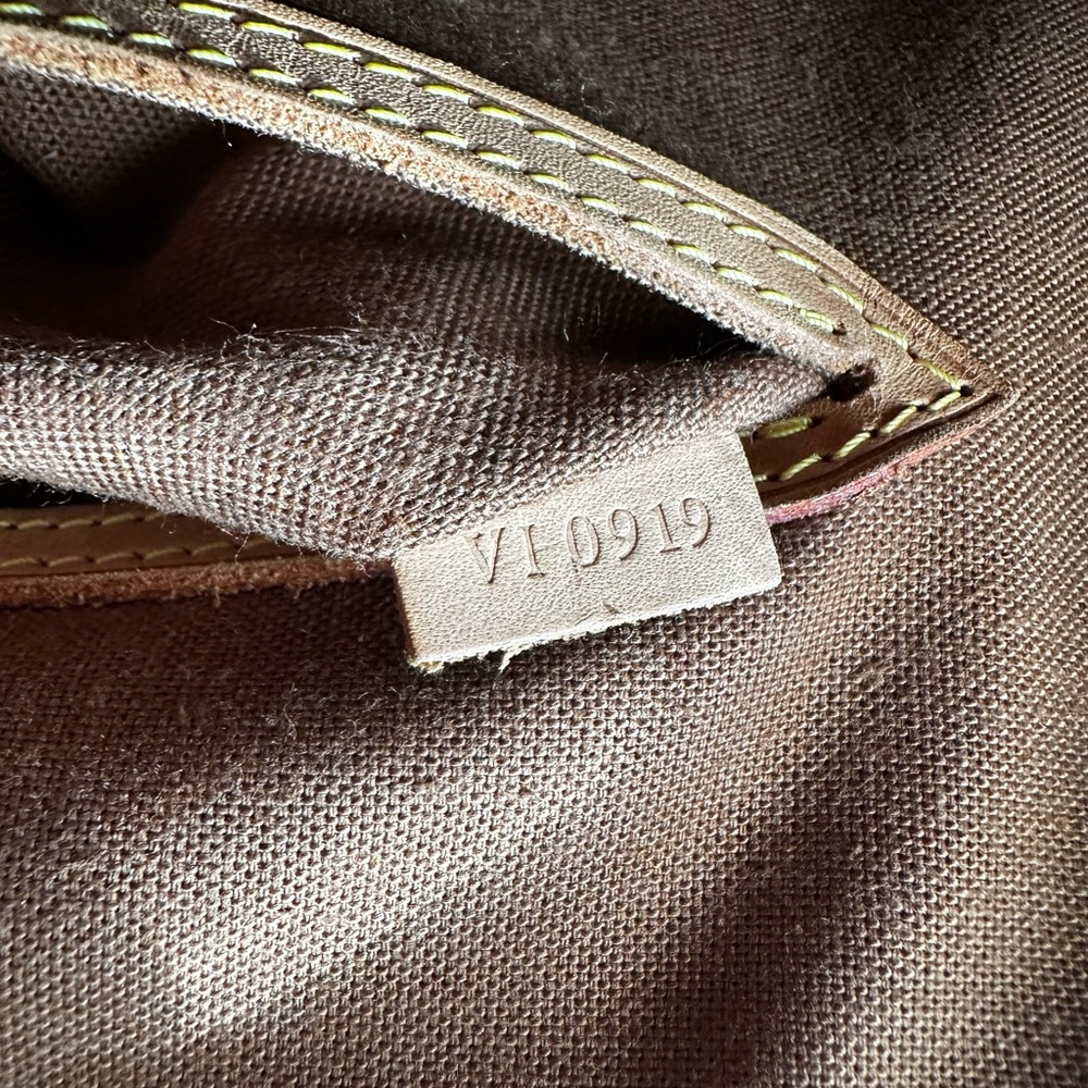 Authentic Louis Vuitton Alma pm 
Excellent condition